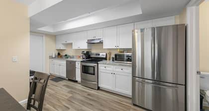 1, Near MLB Airport, FIT, HRMC, Downtown & Beaches!