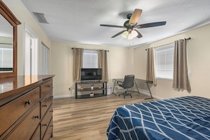 2 bedrooms, desk, iron/ironing board, WiFi