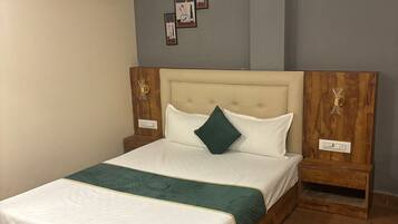 Herbergi með tvíbreiðu rúmi | Ókeypis þráðlaus nettenging