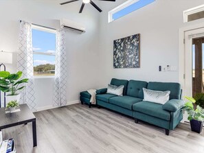 Smart TV - The Blue Flower (Rockport)