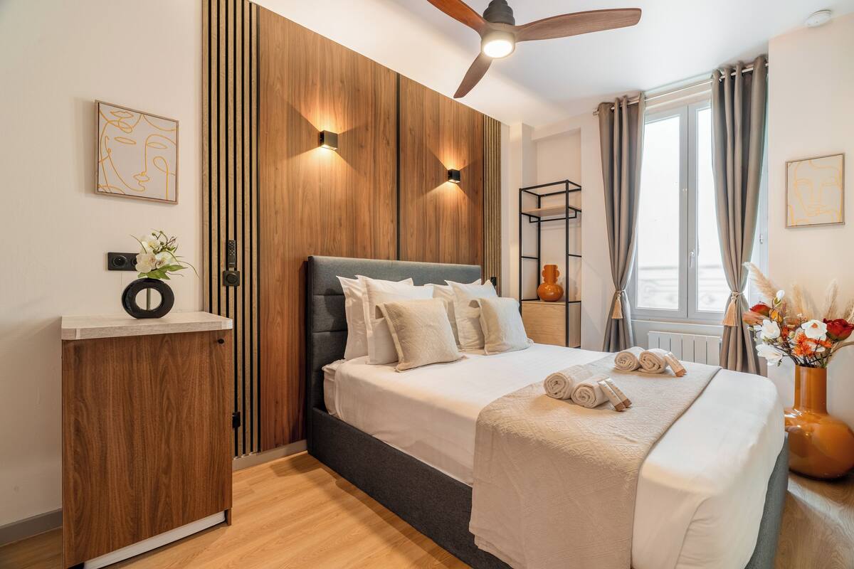 Estudio superior | 1 habitación, espacio para trabajar con laptop y cuna de viaje