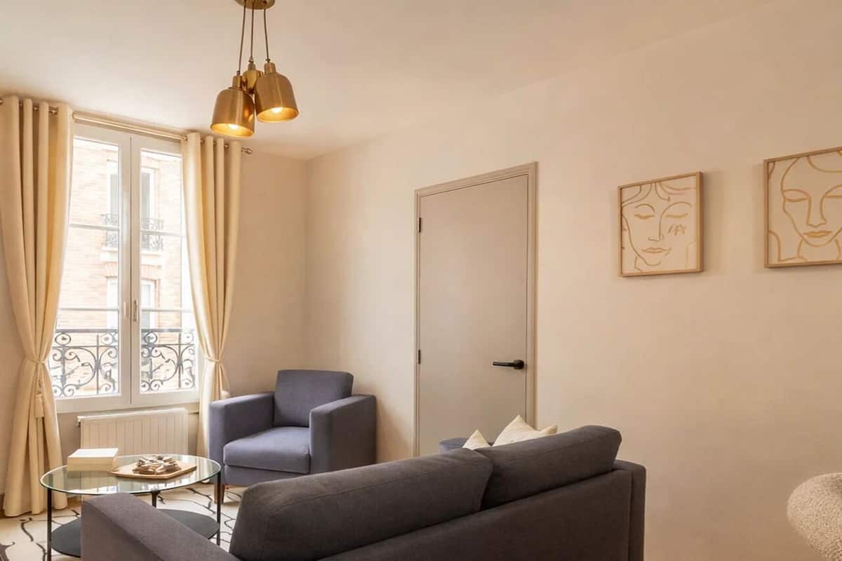 80-cm plasma TV with digital channels