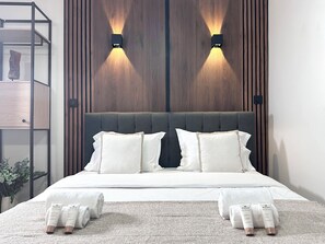 Premium Studio | Laptop workspace, travel crib, free WiFi, bed sheets - VILLEMAIN (Paris)