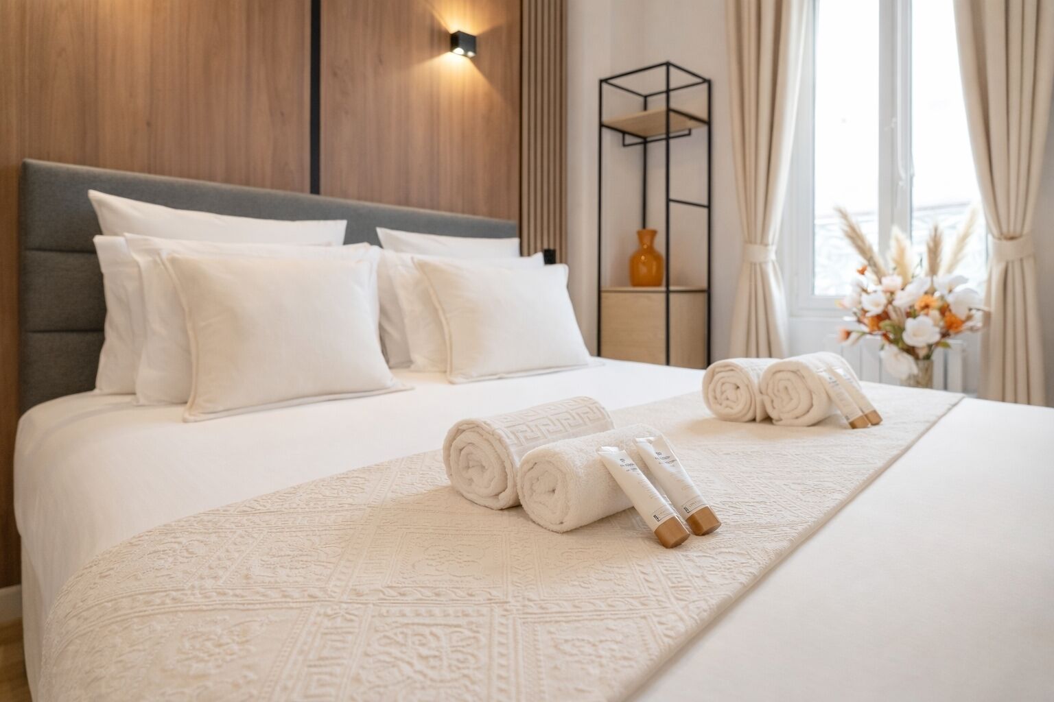 Superior Studio | Laptop workspace, travel cot, free WiFi, bed sheets