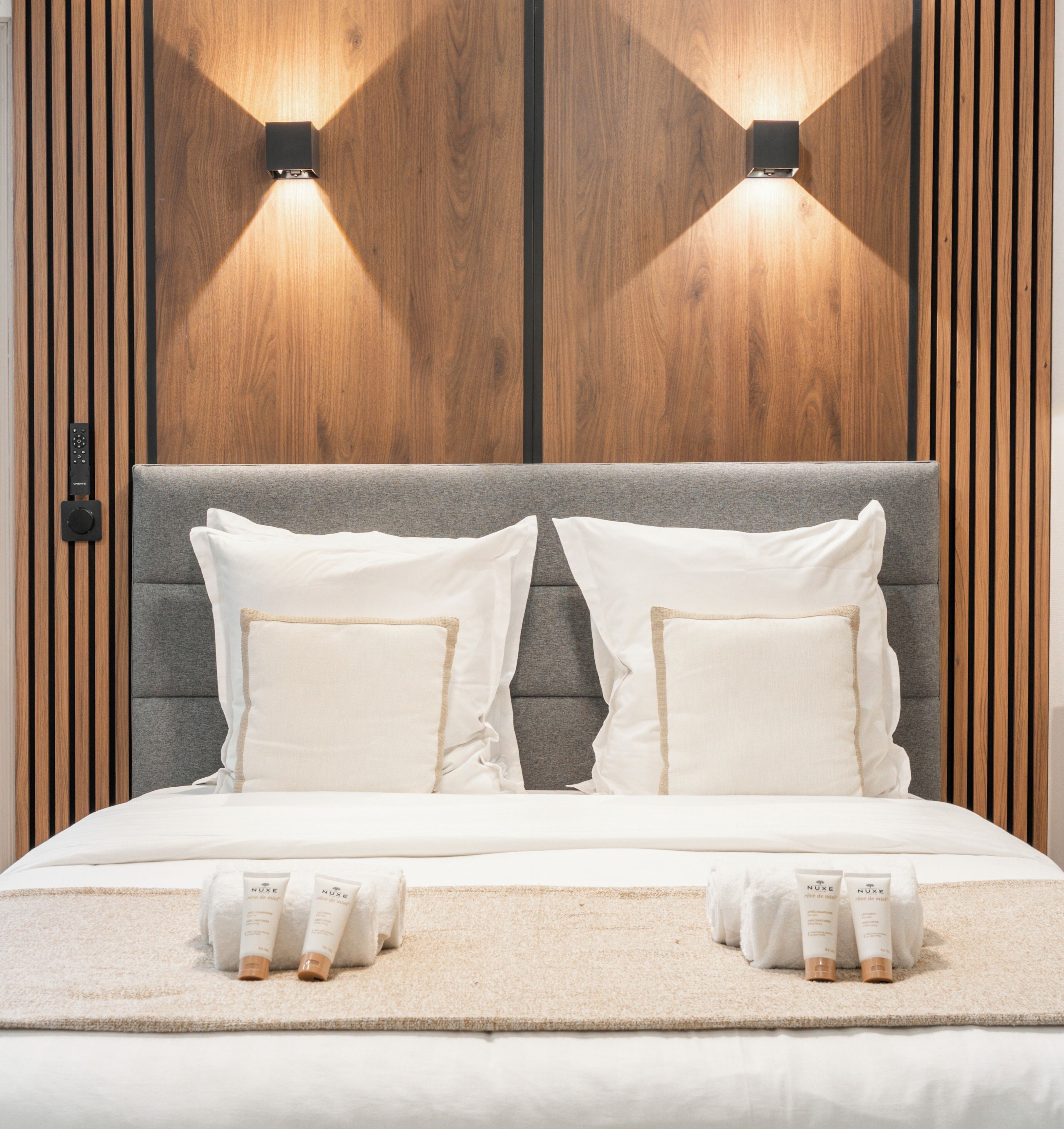 Superior Studio | Laptop workspace, travel cot, free WiFi, bed sheets