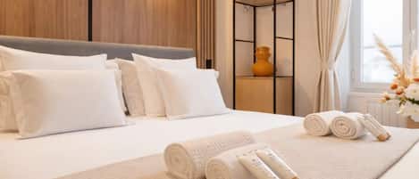 Superior studio | Woonruimte | Een 80-cm plasmatelevisie met digitale zenders