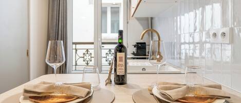 Premium Studio | Dining room