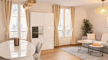 Apartamento familiar | Zona de estar | Televisión de plasma de 80 cm con canales digitales