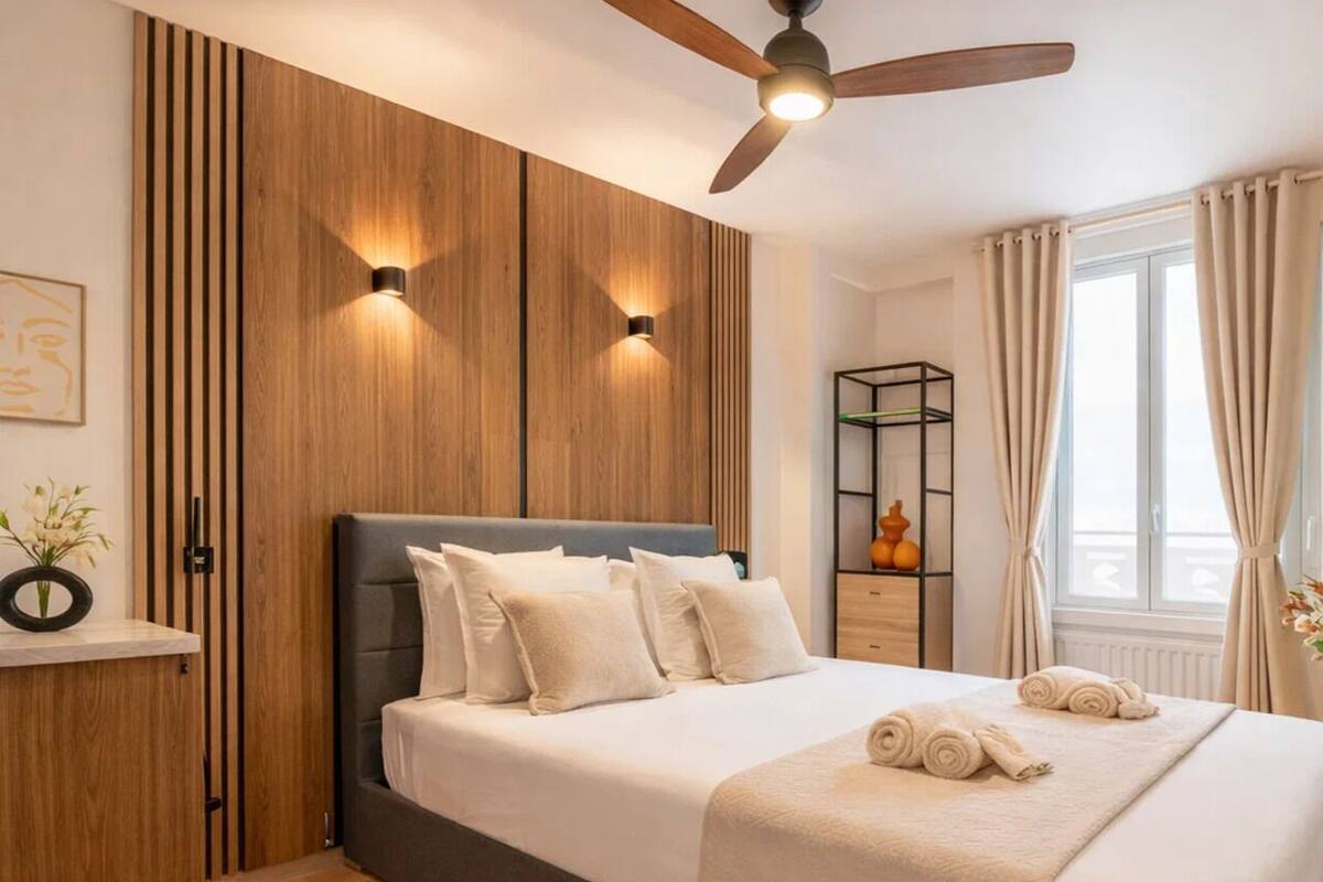 Superior Studio | Living area | 80-cm plasma TV with digital channels