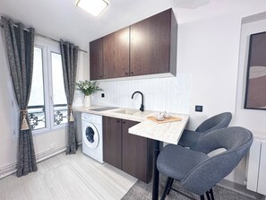 Premium Studio | Private kitchen | Microwave, stovetop, espresso maker, electric kettle - VILLEMAIN (Paris)