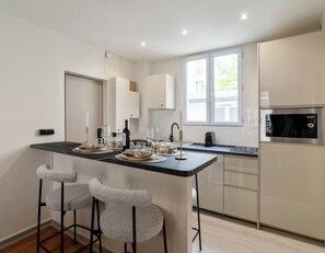 Leilighet – superior | Eget kjøkken | Mikrobølgeovn, kokeplater, espressomaskin og vannkoker