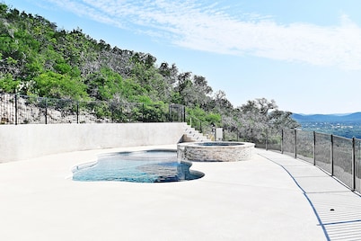 Oceanfront Property breathtaking view wifi pool @Frio River Vacation Rentals