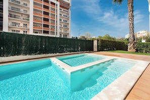 Appartement, 1 chambre, balcon, vue ville | Piscine | Piscine extérieure
