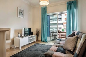 Appartement, 1 chambre, balcon, vue ville | Salle de séjour
