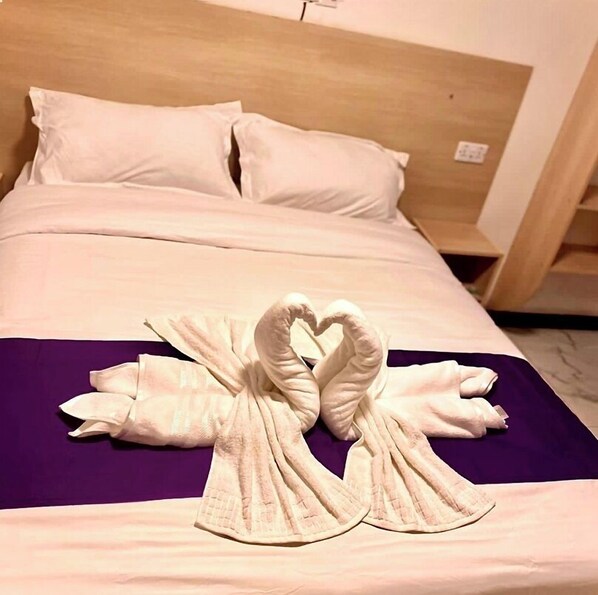 Deluxe Double Room, City View | Free WiFi, bed sheets