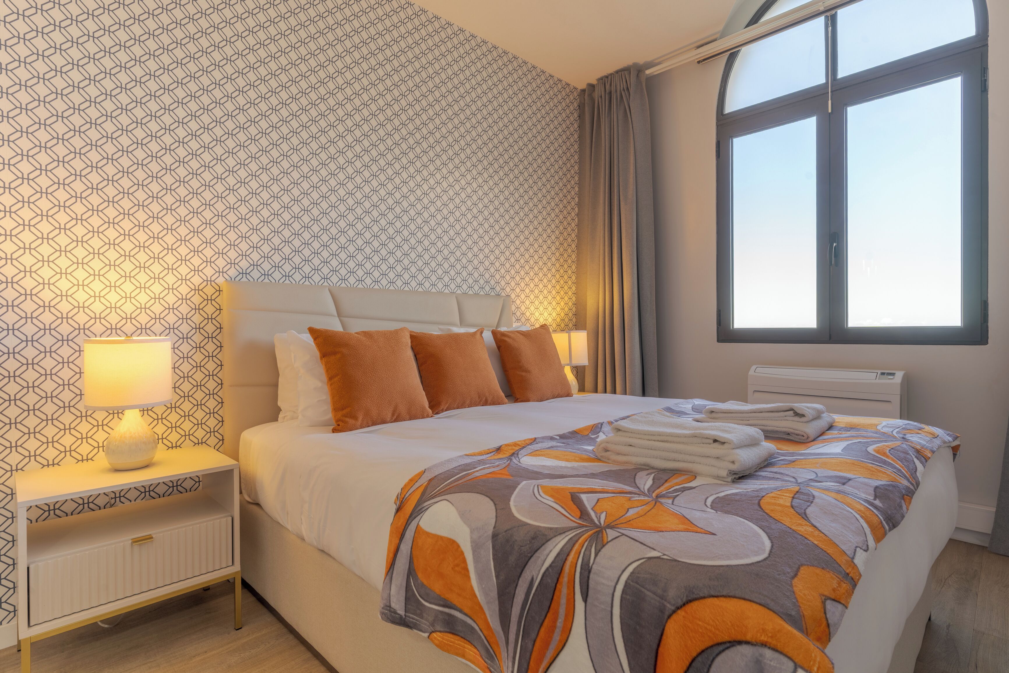 Apartamento exclusivo, vistas al mar | 2 dormitorios, cortinas opacas, sistema de insonorización