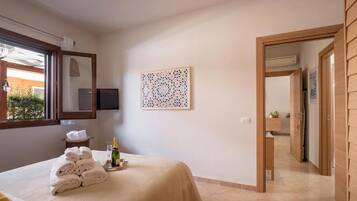 3 camere, una cassaforte in camera, una scrivania, ferro/asse da stiro