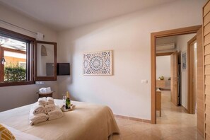 3 bedrooms, in-room safe, desk, iron/ironing board