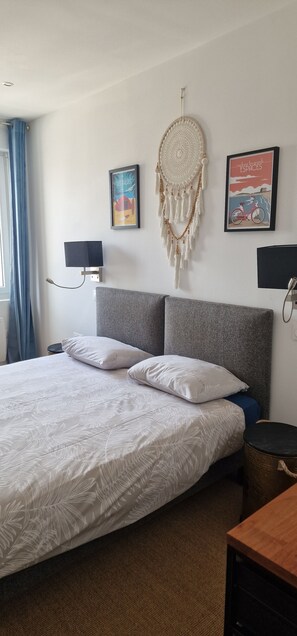 Comfort Apartment, City View | Pillowtop beds, desk, laptop workspace, blackout drapes - CASA Patricia (Béthune)
