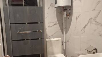 Comfort Apartment, City View | Bathroom