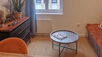 Een 80-cm flatscreentelevisie met digitale zenders