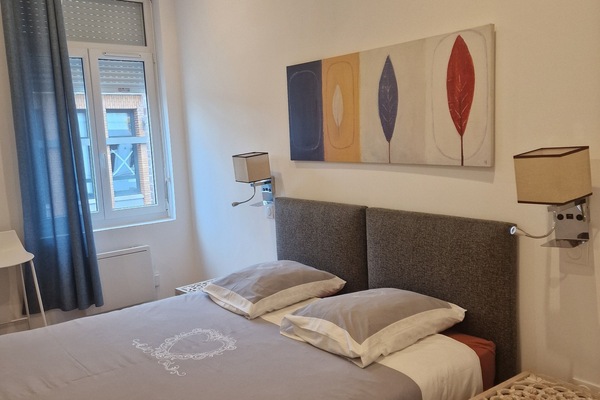 Colchones con pillow-top, escritorio y espacio para trabajar con laptop