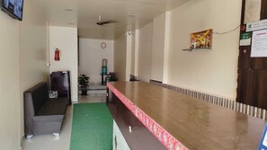 Living area - Chetan Executive Hotel (Pune)