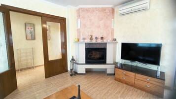 House, 3 Bedrooms, Accessible, Smoking | Living room