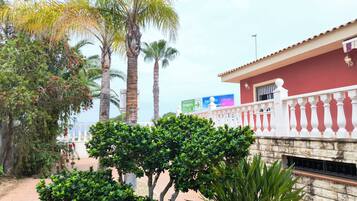 House, 3 Bedrooms, Accessible, Smoking | Garden