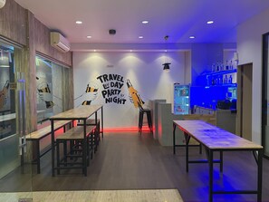 ฝ่ายต้อนรับ