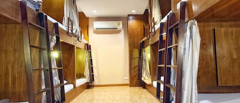 12 Bed Mixed Dormitory Room | Una cassaforte in camera, insonorizzazione, Wi-Fi gratuito, lenzuola