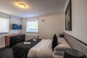 基础双人房 | 办公桌、免费 WiFi