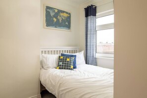 2 quartos, ferros/tábuas de passar roupa, Wi-Fi, roupa de cama