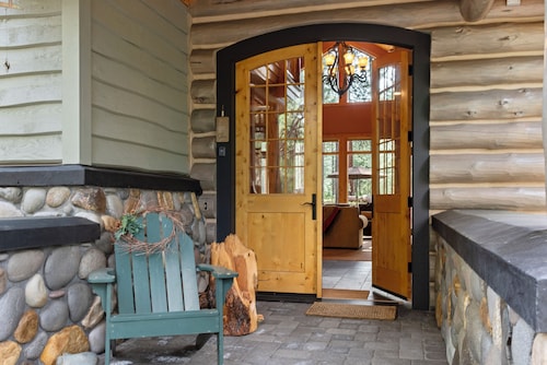 GH261 | Amazing Luxury home sure to be your new favorite!