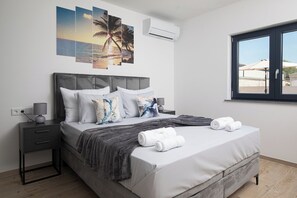 4 bedrooms, iron/ironing board, travel crib, free WiFi