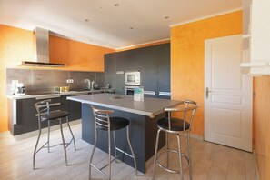 Réfrigérateur, micro-ondes, four, lave-vaisselle