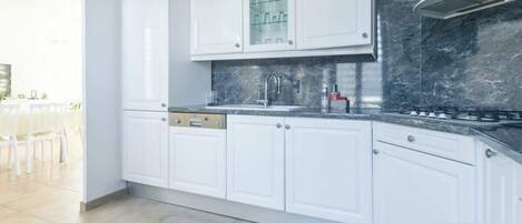 Fridge, oven, dishwasher, coffee/tea maker