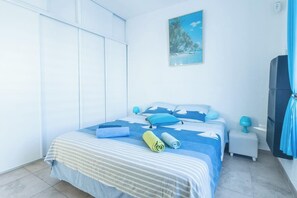 2 chambres, fer et planche à repasser, Wi-Fi, draps fournis