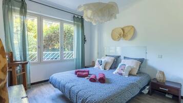 2 chambres, fer et planche à repasser, Wi-Fi, draps fournis