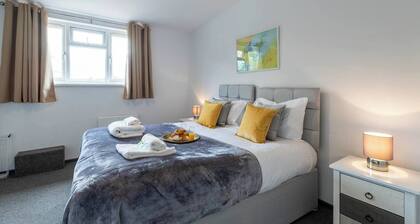 2 bed, Parking, Netflix, A1 Road