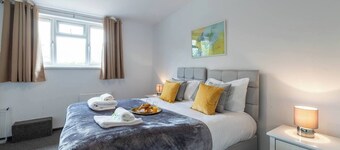 2 bed, Parking, Netflix, A1 Road