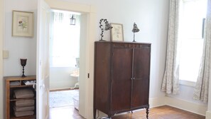 Interior - Stay Where History Meets Hospitality (Franklin)