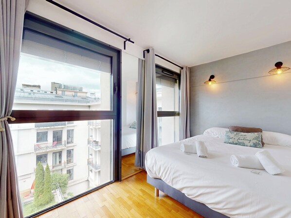 2 habitaciones, tabla de planchar con plancha, wifi y ropa de cama