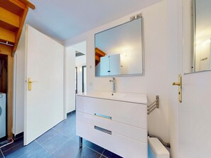 Douche, serviettes fournies