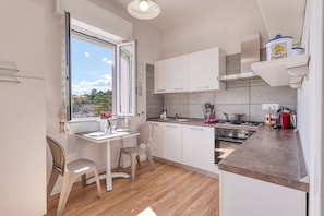 Family Apartment, 2 Bedrooms, Mountainside (VP - Sea Garden - T6 with parking) | Private kitchenette