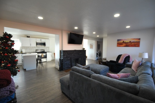 Smart-TV, Kamin, Videospiele, Tischfußball