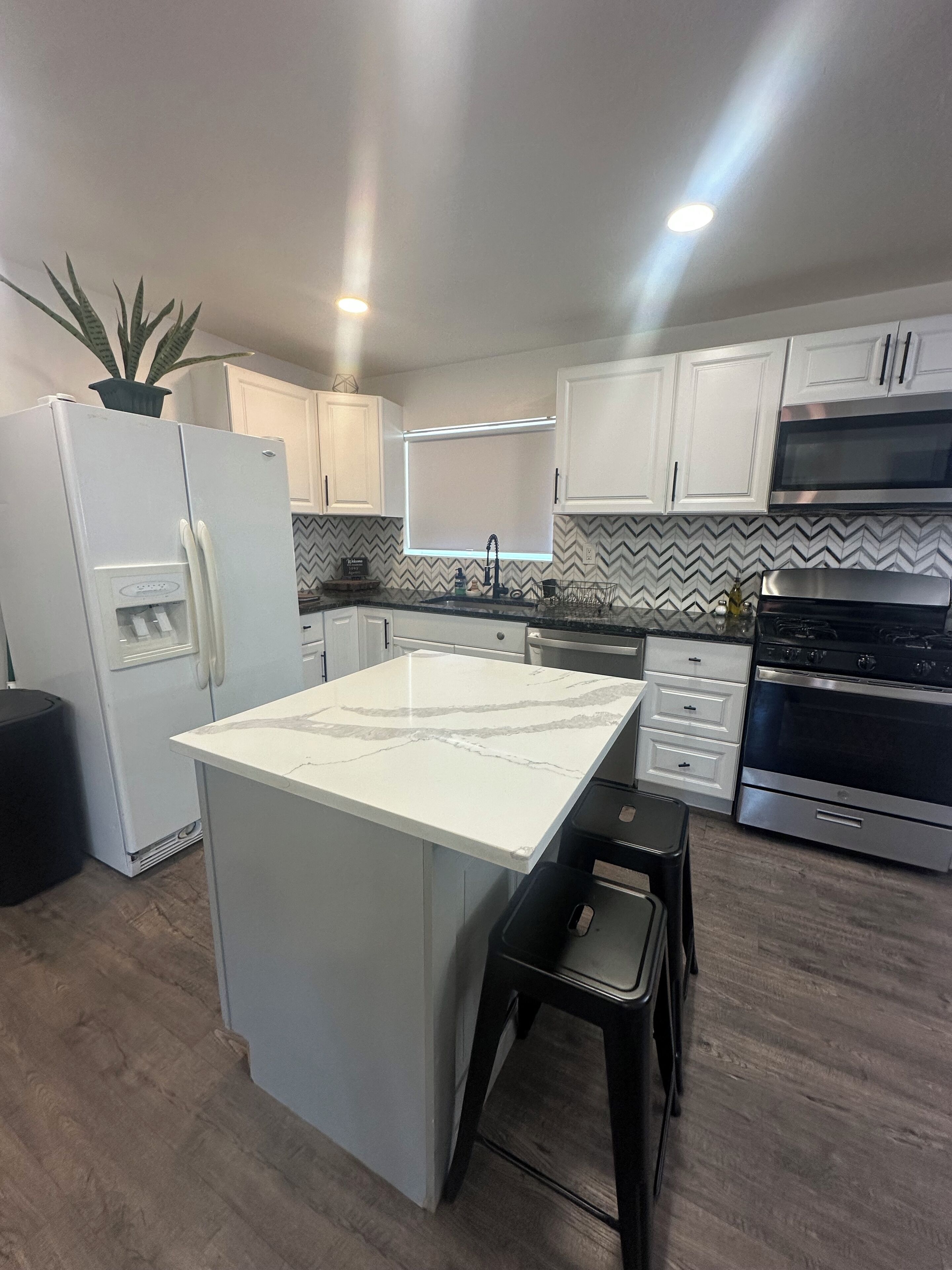 冰箱、微波炉、烤箱、炉灶