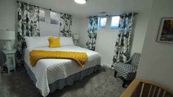 6 bedrooms, desk, iron/ironing board, travel cot