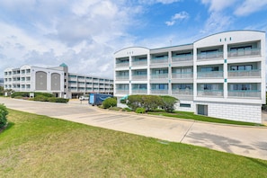 Apartment (1 Bedroom) | Interior - Steps to Babes Beach: Condo w/ Pool in Galveston (Galveston)