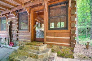 House (3 Bedrooms) | Interior - 2 Mi to Gsmnp: Peaceful & Scenic Cabin w/ Deck (Sevierville)